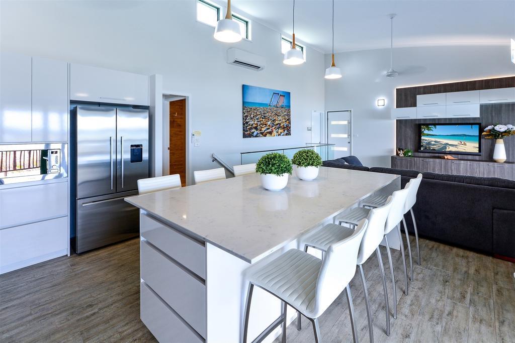 Casuarina Cove Apartments Хамилтън Айлънд Екстериор снимка